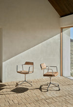 Vipp453+ Swivel Chair