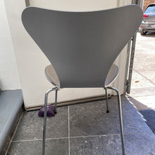 Series 7 Chair by Fritz Hansen